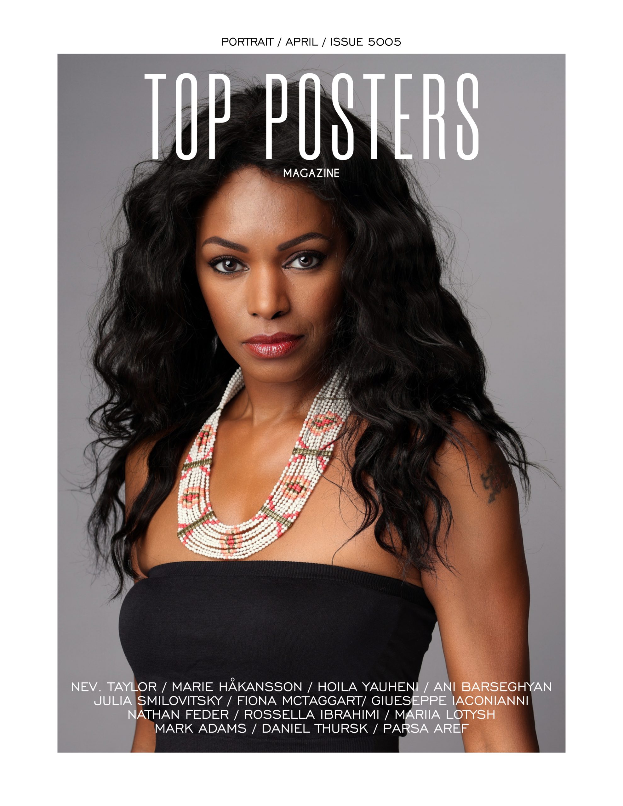 copertina di top poster magazine che vede in primo piano una modella di colore con una visto collana bianca al collo vestita di nero con un abito semplice ed elegante. Il Fascino della Fotografia di Moda